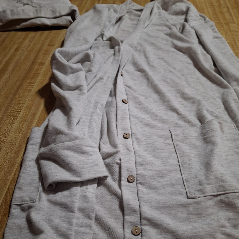 Agnes & Dora Light Gray Button-Up Cardigan Size Large